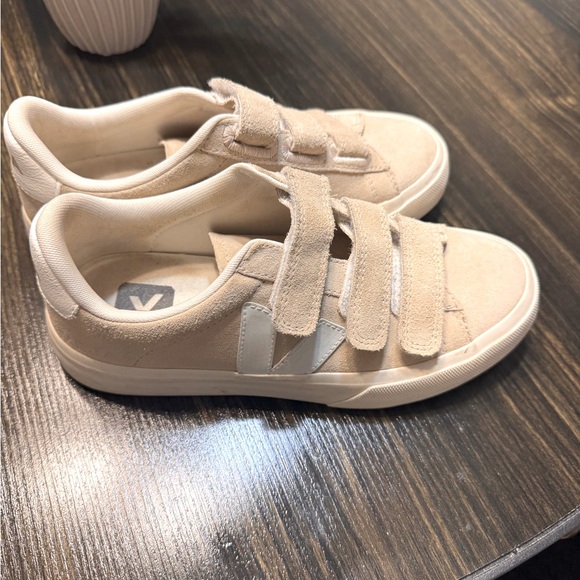 VEJA Recife Suede Velcro Sneakers (size 36, US 5) - Picture 3 of 4
